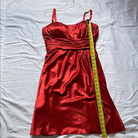Elegant Red Satin Dress - Picture 3 of 16